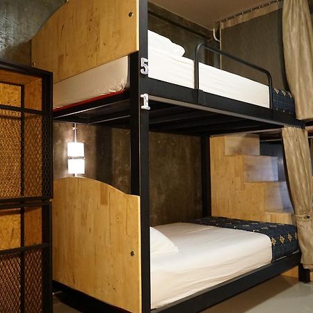 Готель Club76 Bunk Bed. (Adults Only) Чіангмай Екстер'єр фото