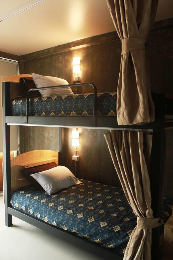Готель Club76 Bunk Bed. (Adults Only) Чіангмай Екстер'єр фото