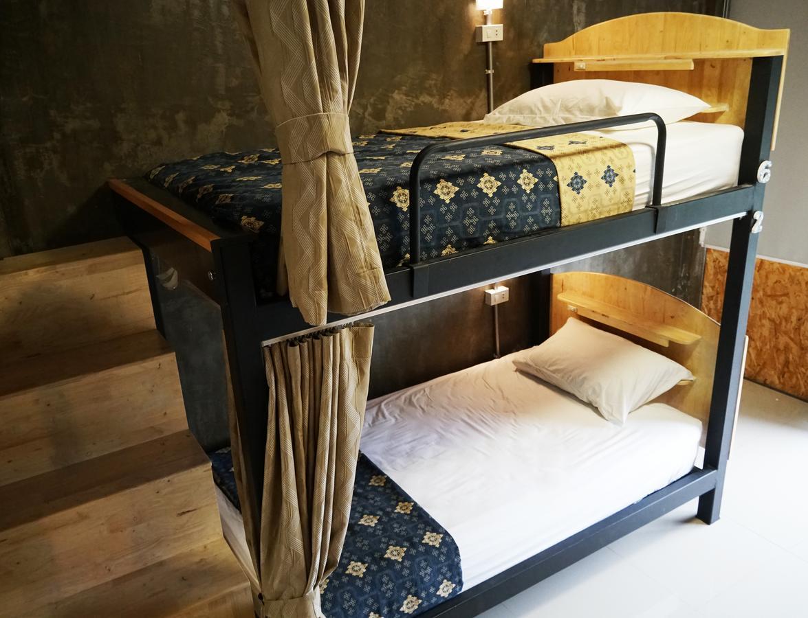 Готель Club76 Bunk Bed. (Adults Only) Чіангмай Екстер'єр фото
