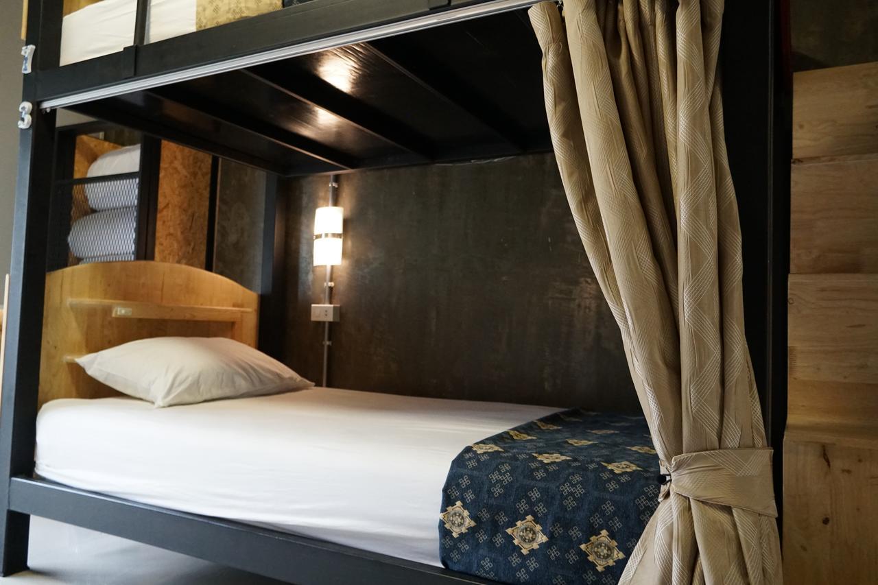 Готель Club76 Bunk Bed. (Adults Only) Чіангмай Екстер'єр фото
